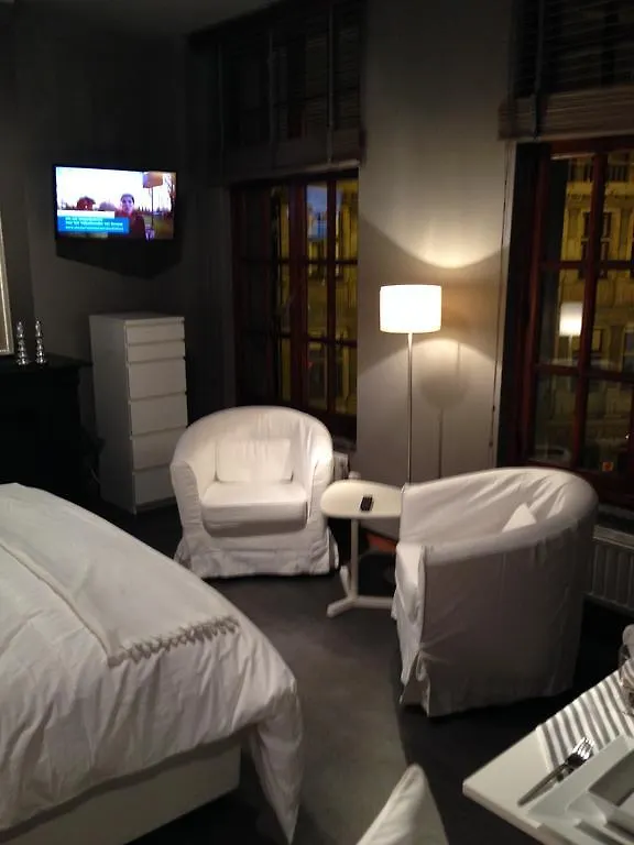 Dirk Suites Anversa Appartamento