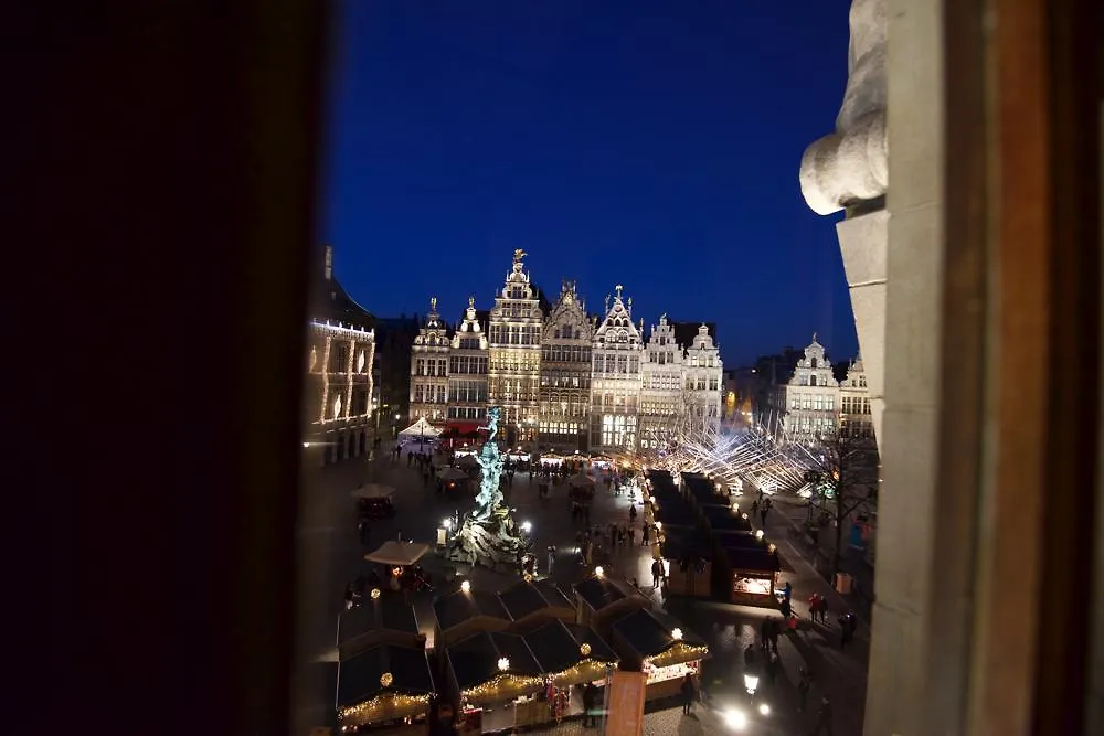 Dirk Suites Anversa 0*,  Belgio