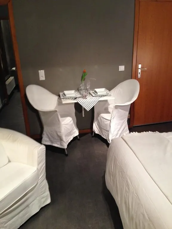 Dirk Suites Antwerp 0*,