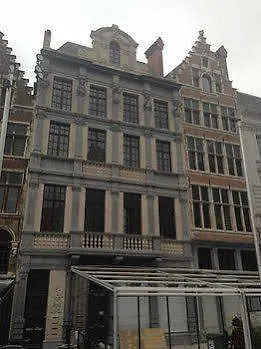 Dirk Suites Antwerp Apartment
